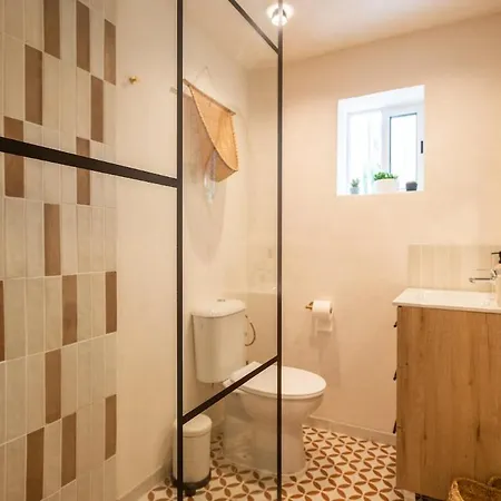 Beautifully Decorated Near The Appartement