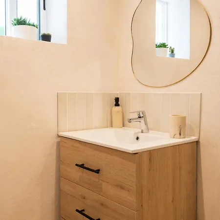 Appartement Beautifully Decorated Near The