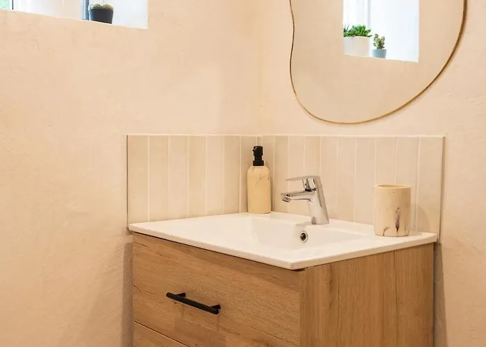 Apartment Beautifully Decorated Near The