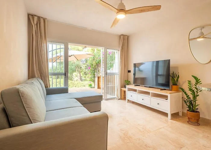 Apartment Beautifully Decorated Near The *