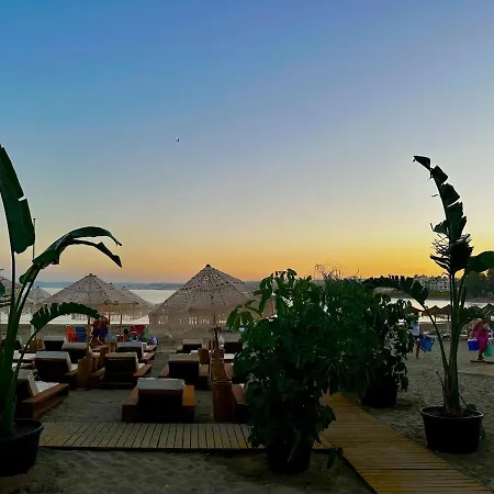 Beautifully Decorated Near The Appartement *