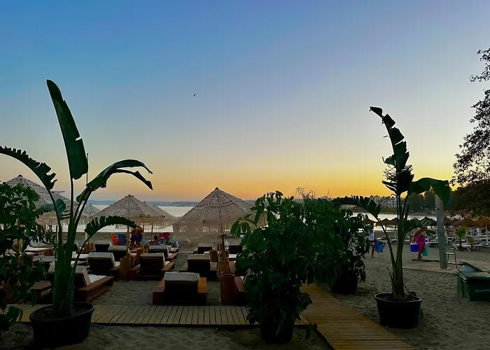 Beautifully Decorated Near The Appartement *